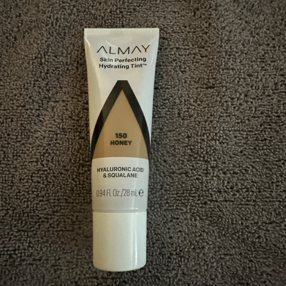 Almay Hydrating Lightweight Coverage Liquid Foundation Tint Honey 150